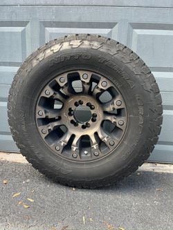 Fuel D569 Vapor Black with Dark Tint Machined wheels with P285/70R17 Nitto Terra Grapplers