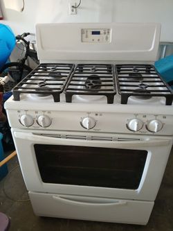 White Gas Range Oven Stove. Temperature settings are in Celcius. Works great. Must come pick up in Atascocita North. Zip code 77346 Cash or Zelle acce