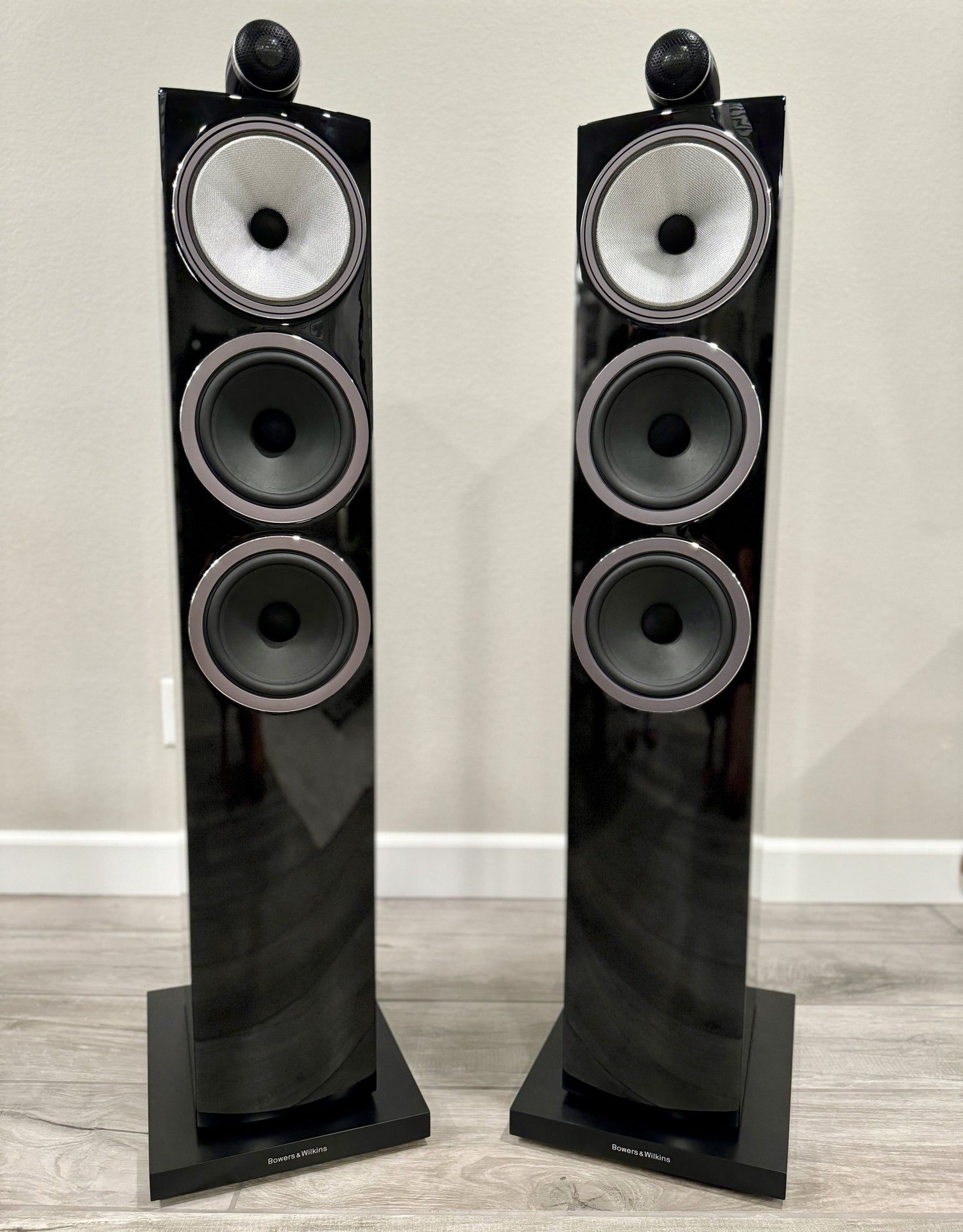 Bowers and Wilkins 703 S3