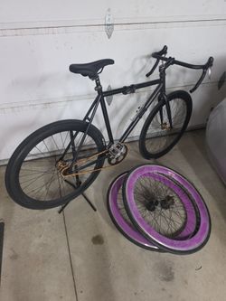 Fixed Gear Single Speed Bike with Extra Wheels