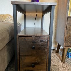 2 Wooden End Tables 