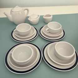 Ceramic toy tea set - 17 pieces - comes with sparkly gold storage box