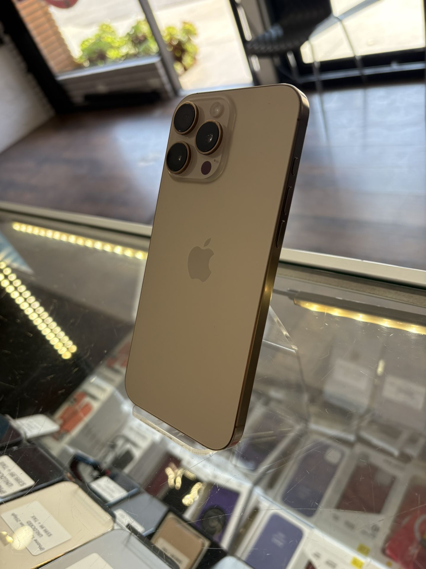 iPhone 16 Pro Max 256gb Unlocked (EXCELLENT SHAPE)