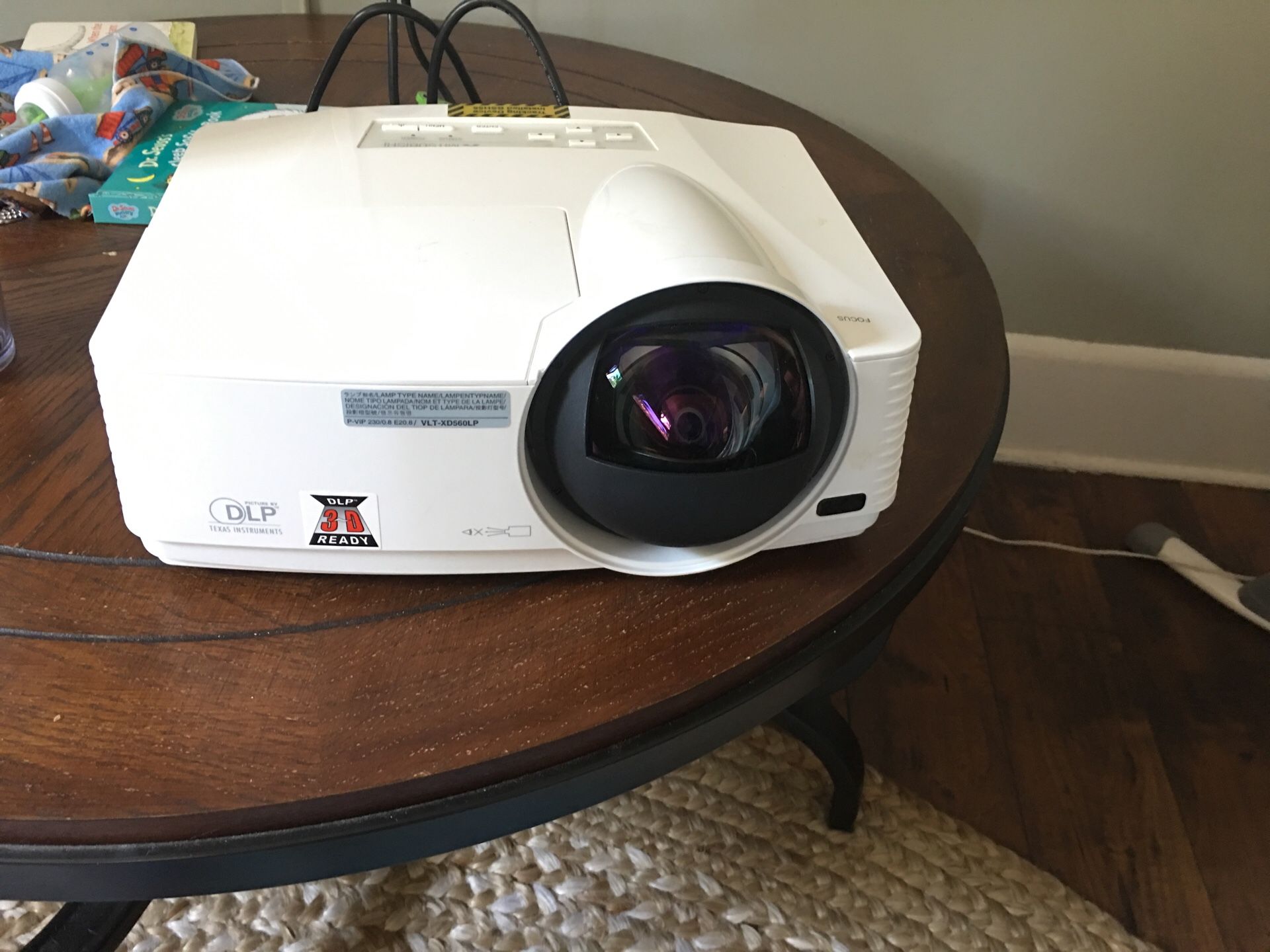 Mitsubishi vlt- xd560 Lp, 3D-ready projector. 3500lm