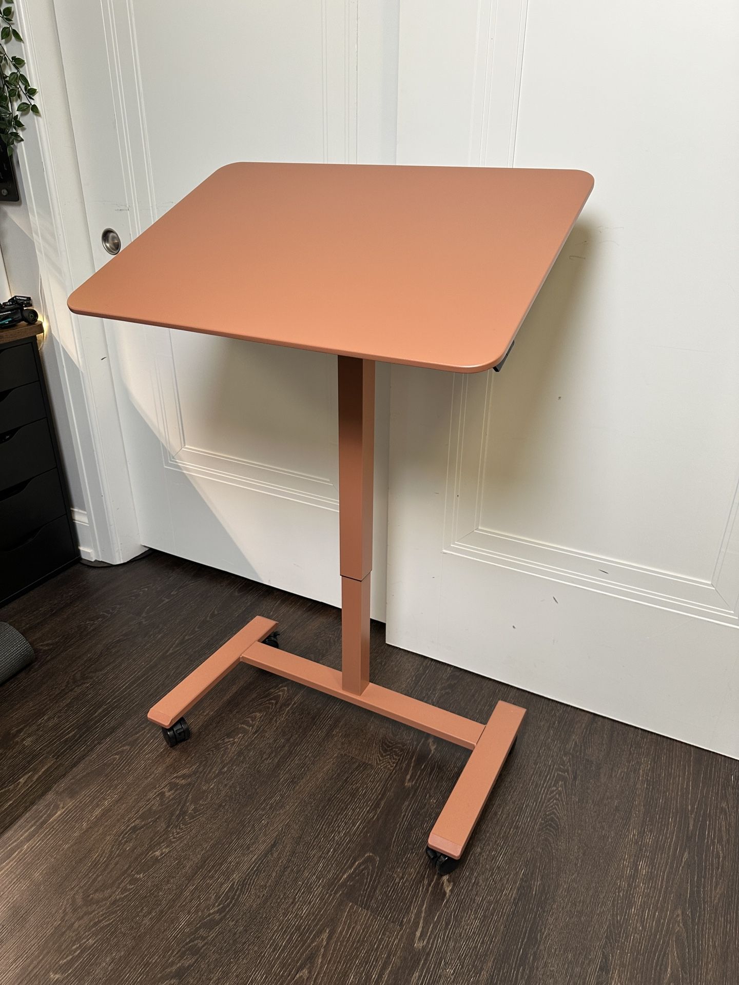 NEW - Mobile Standing Desk - Coral (TopJob Lab)