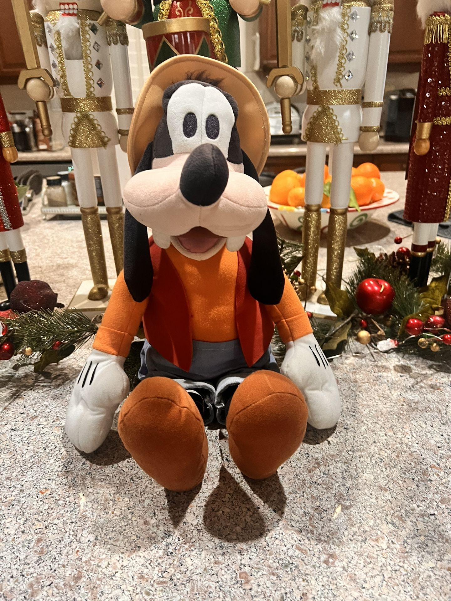 DISNEY GOOFY PLUSH - LARGE 20 INCH