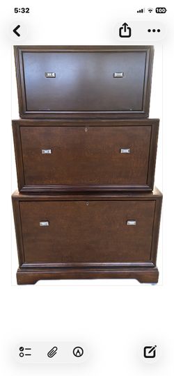 Wine and liquor cabinet