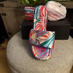Women’s Slides Size 11