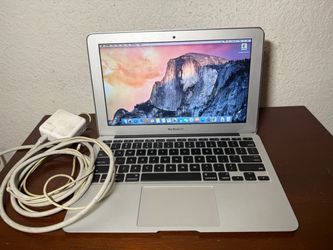 MacBook Air 13" 2015 - i5 / 4GB / 128GB + Charger