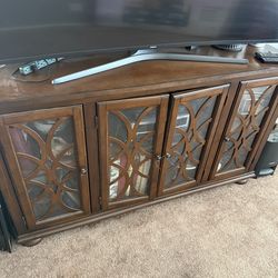 TV stand ￼