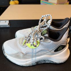 BOYS' UNDER ARMOUR BIG KID CURRY 3Z 21BASKETBALL SHOES