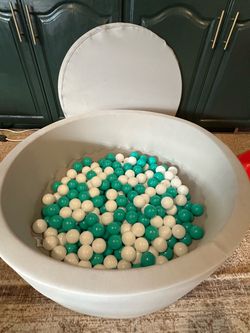 KIDS BALL PIT