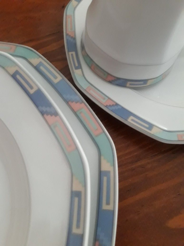 China Set. Service For 8, 32 Pieces.