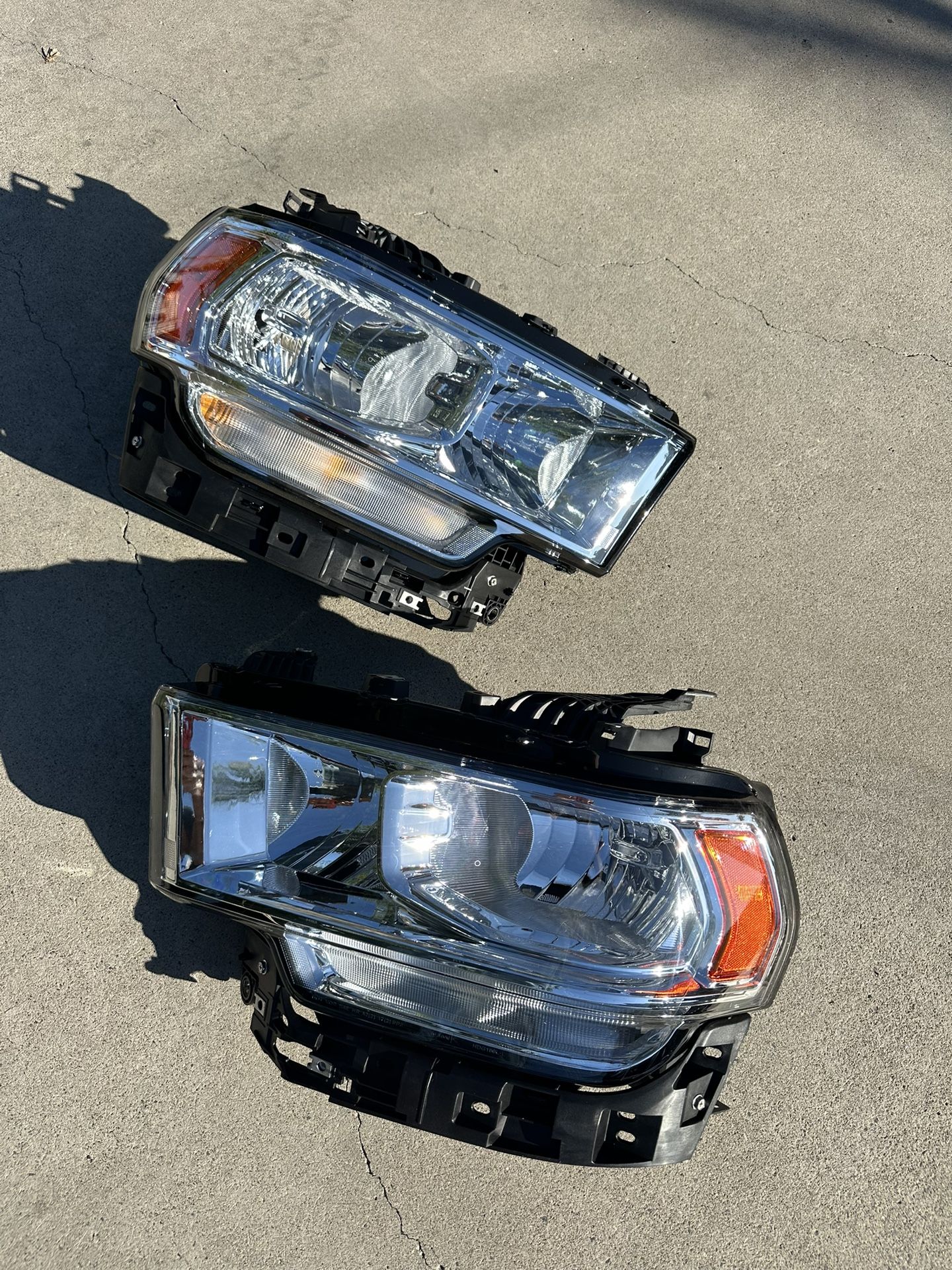Dodge Ram Headlights New 19-24