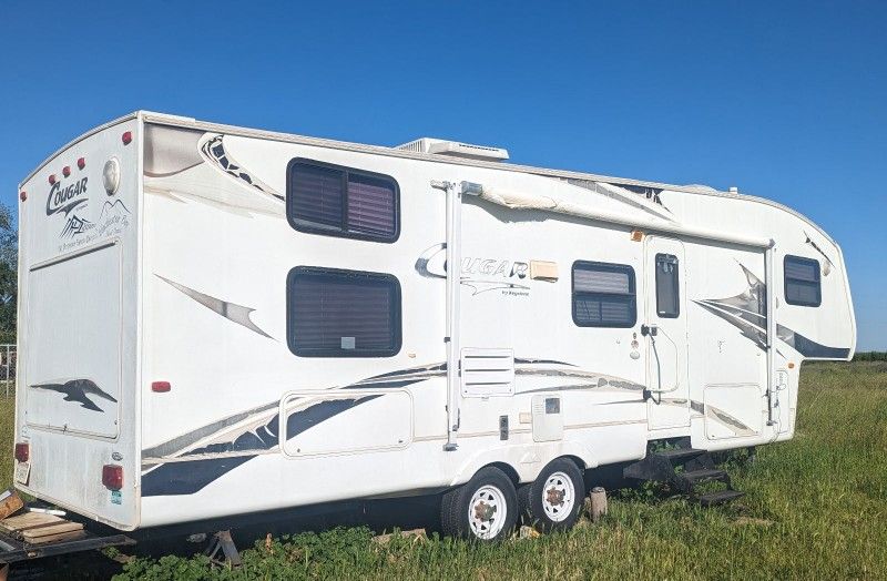 2006 Cougar 281EFS