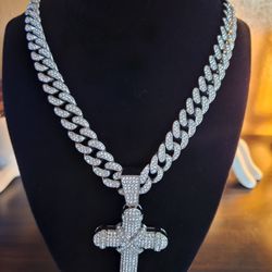 🧊 Moissanite Cuban Link 24in Cross Necklace – Iced Out Statement Piece 💎