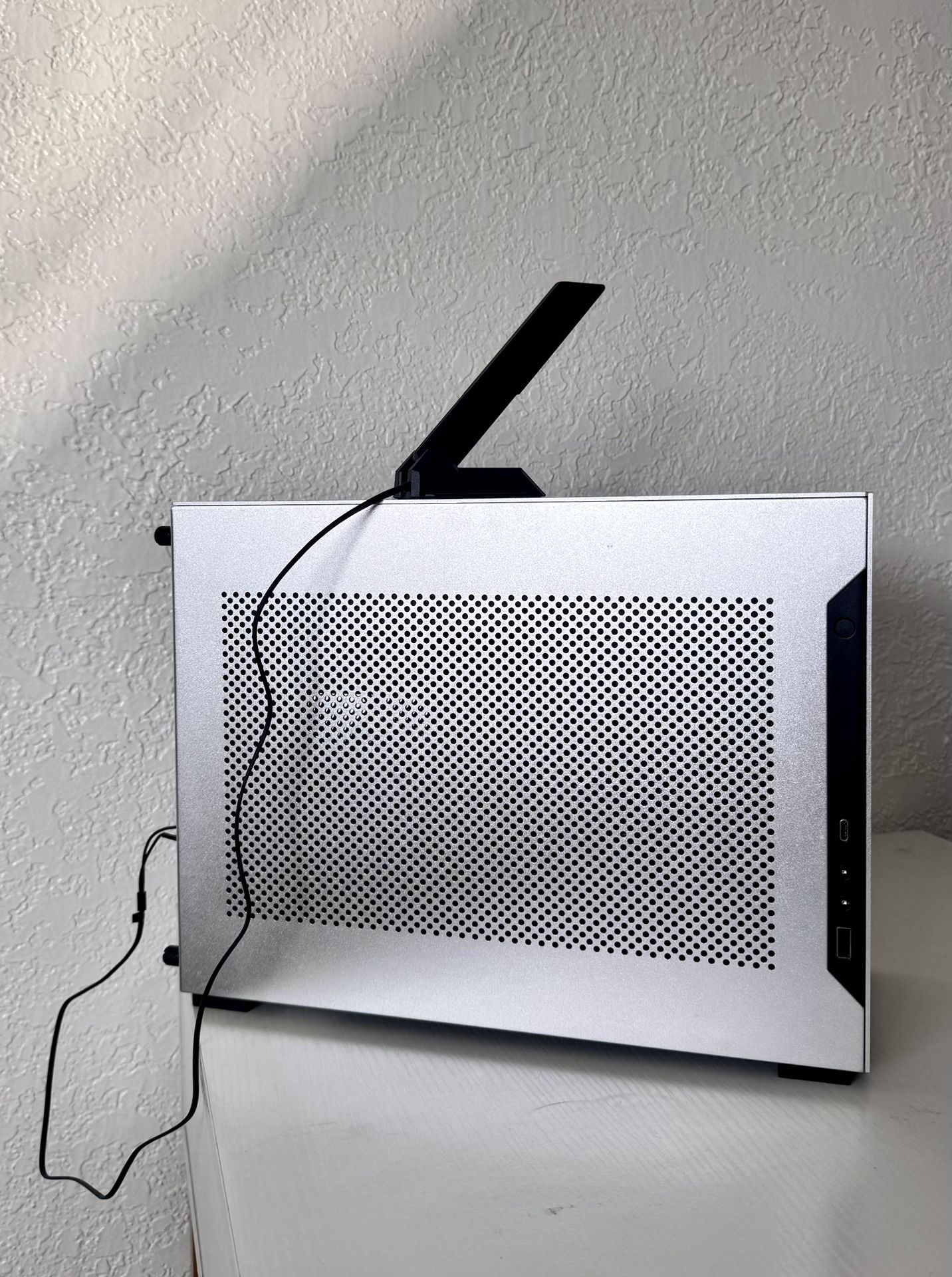 Mini Atx Pc With AMD Radeon Rx 7800xt And 13th Gen Intel Core I7-13700k