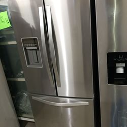 Whirlpool 30 wide 📌 refrigerator Stainless steel everything works good 👍