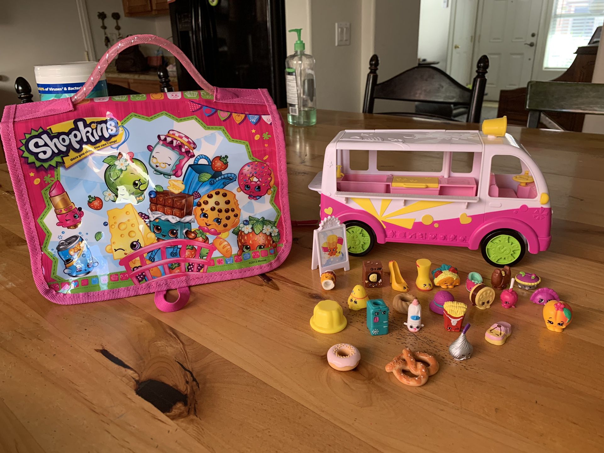 Shopkins, shopkins ice cream truck and carrying case