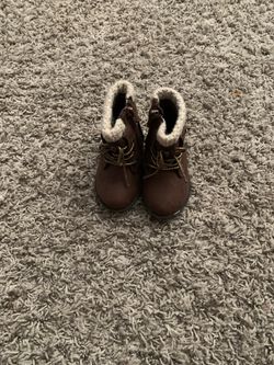 Baby girl winter boots size 4
