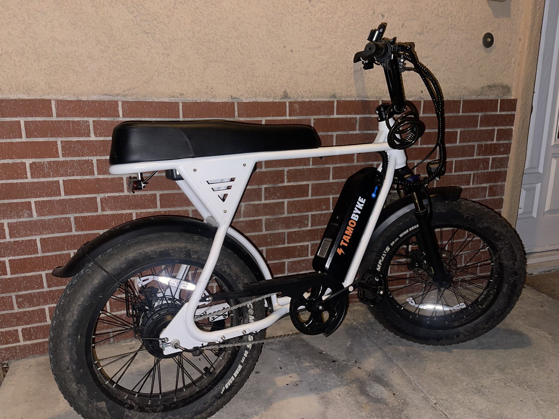 Fat Tire 750W Electric Bike, 36V 13Ah battery, 20” tires, perfect for school commuting and light off-road riding.