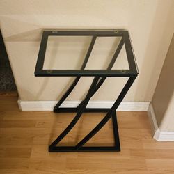 Unique Z-Shaped Accent Table With Tempered Glass Top