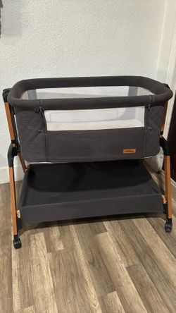 Bassinet Bedside Sleeper, Rocking Bassinets with Comfy Mattress and Wheels for Newborn, 5-Height Adjustable (Black)