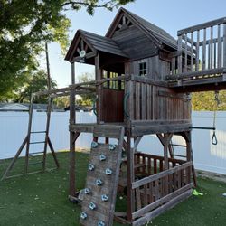 Playground / Tree Fort. Free!!! 