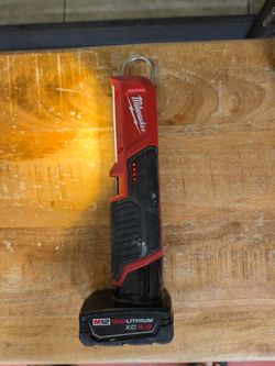 Milwaukee M12 LED Work Light with Battery