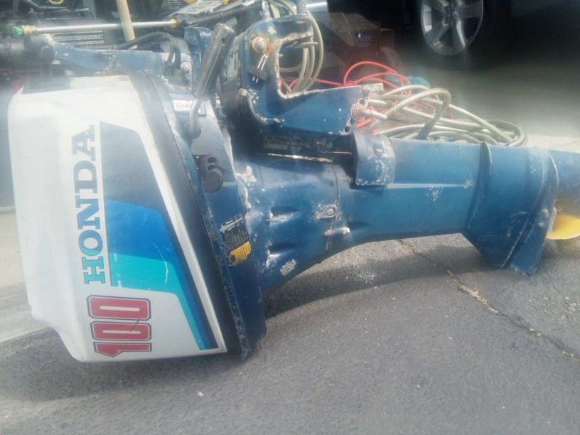 Honda 10 HP Outboard Motor