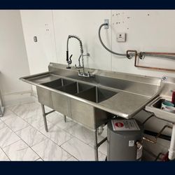 Commercial 3 Compartment Sink 