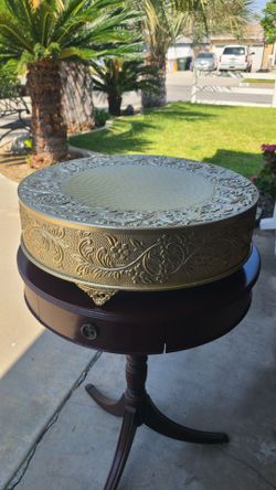 Metal 18" Round Gold Cake Stand