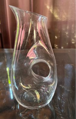 Beautiful Lenox glass pitcher -48oz