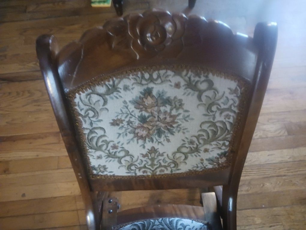 Antique Rose Embedded Rocking Chair