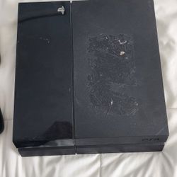 Playstation Station 4 Wirh 2 Controllers