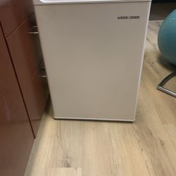 Black And Decker Mini Fridge