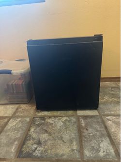 Sense 1.6 cu foot fridge