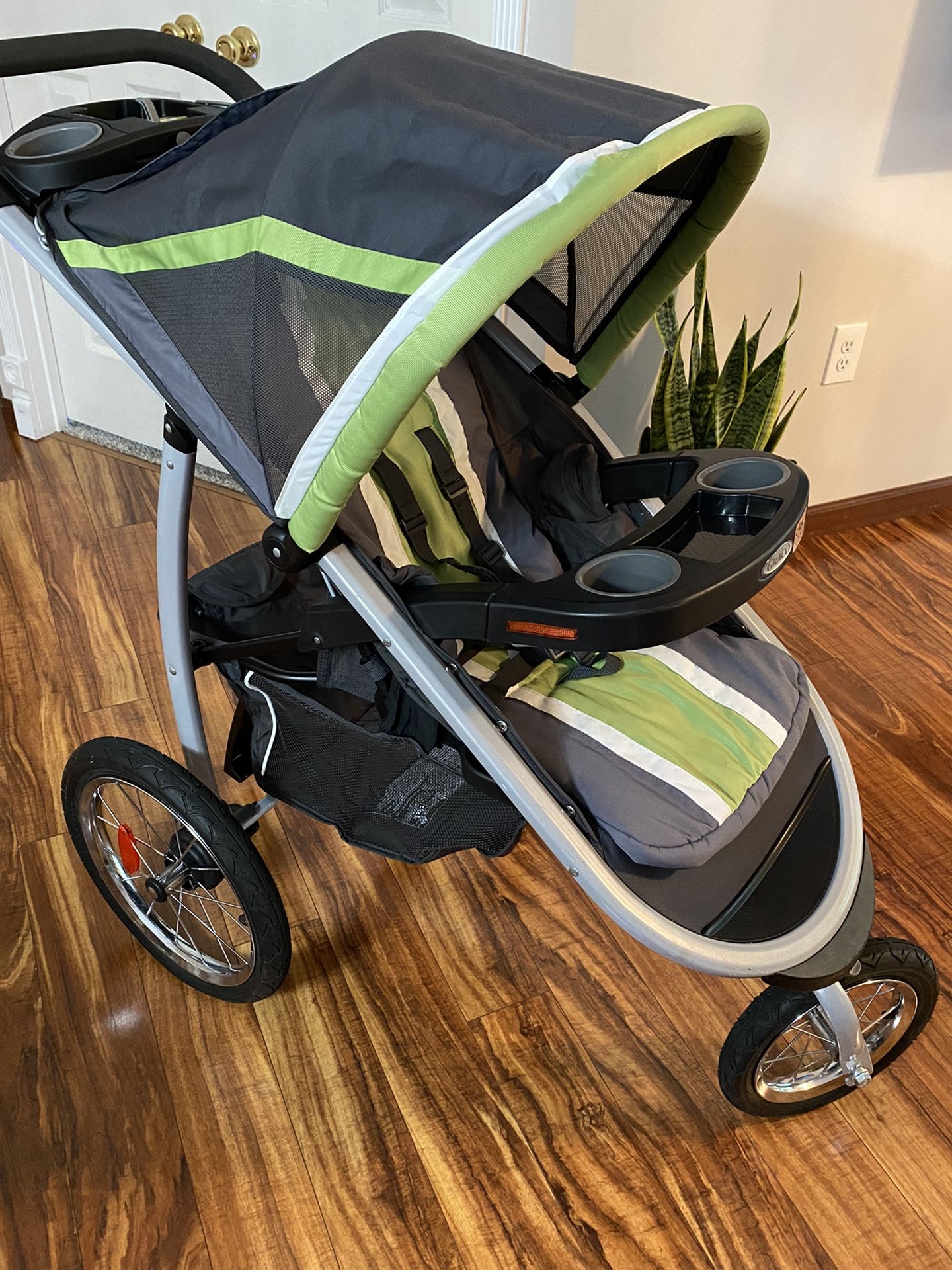Graco FastAction Fold Jogger Travel System | Includes the FastAction Fold Jogging Stroller and SnugRide 35 Infant Car Seat