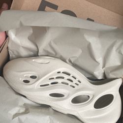 Yeezy Foam Runner Sand Size 8, 9, 10,