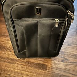 Travel Bag On Wheels Roomy All Zippers Work Small Telescoping Handle 25 Don’t Need 