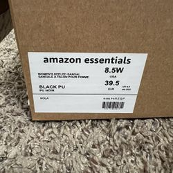 8 1/2 WIDE Women’s Black heeled Sandal 