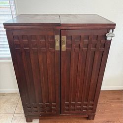 Liquor cabinet/bar