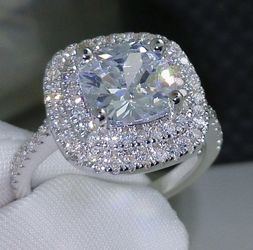 New 18 k white gold engagement ring wedding ring set