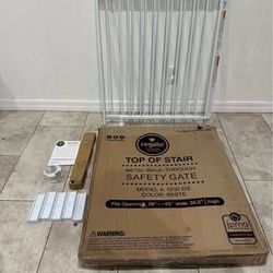 Wide Pet Gate / Baby Gate - Fits Openings 28” - 42”
