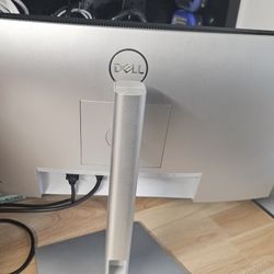 Dell 24" UltraSharp Monitor U2422H