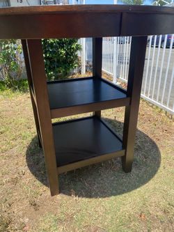 Table/ chairs