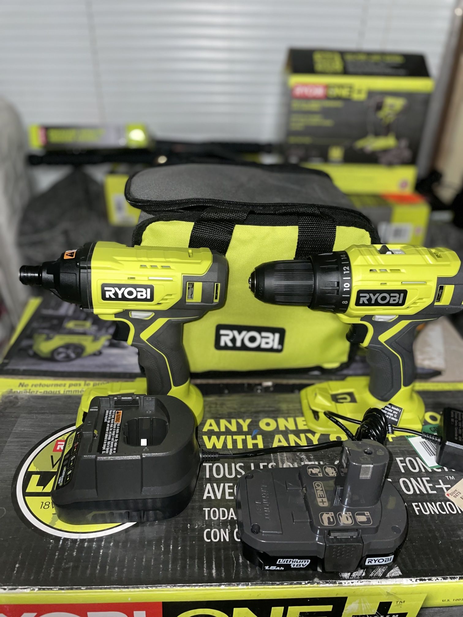 RYOBI DRILL SET (1)battery And Charger