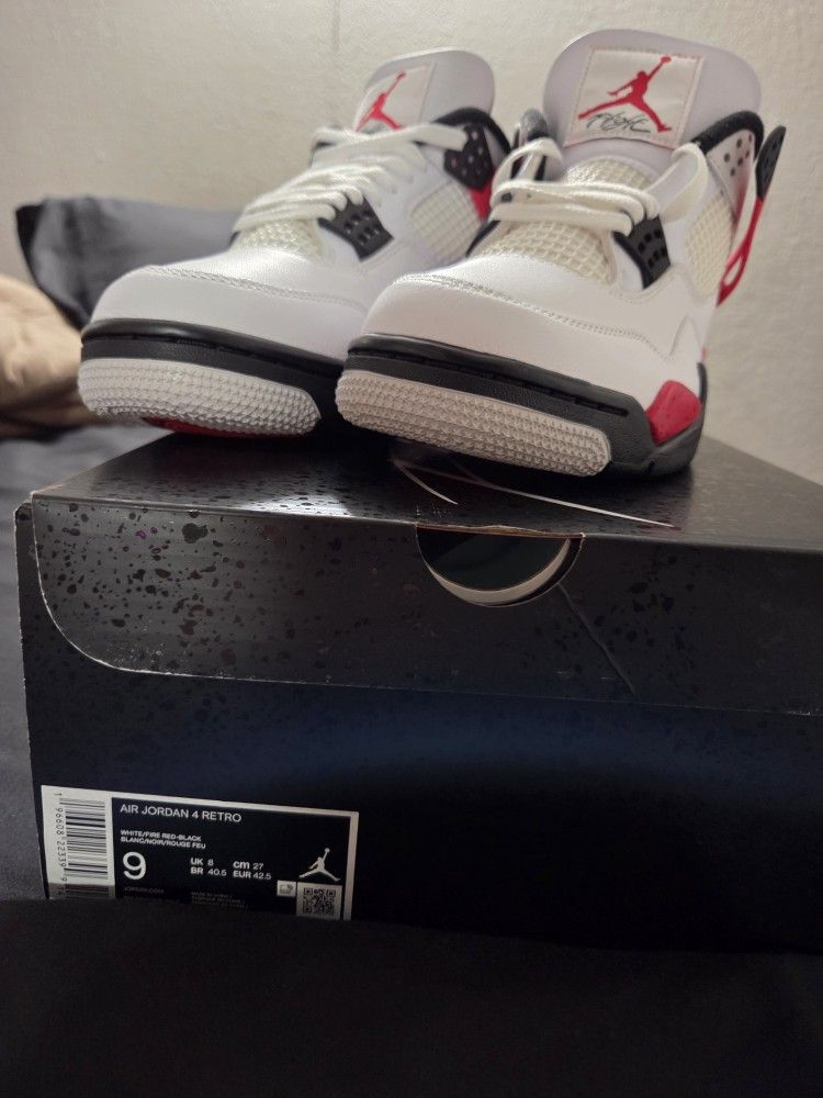 Air Jordan 4 Retro NEW