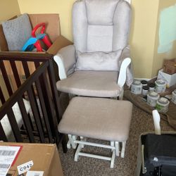 Rocking Chair / Glider Chair / Nursery Rocking Chair