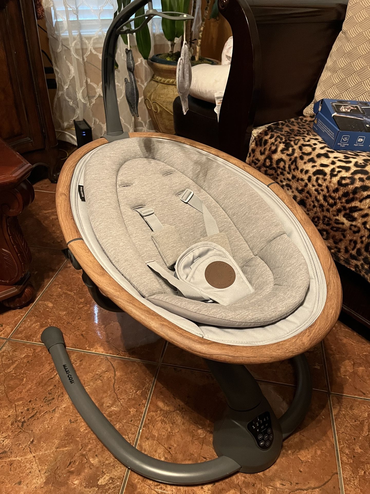 Maxi Cosi Swing (Barely used)